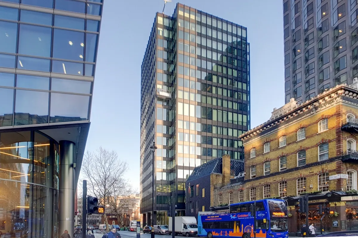 Flat Spenser Street in City of Westminster