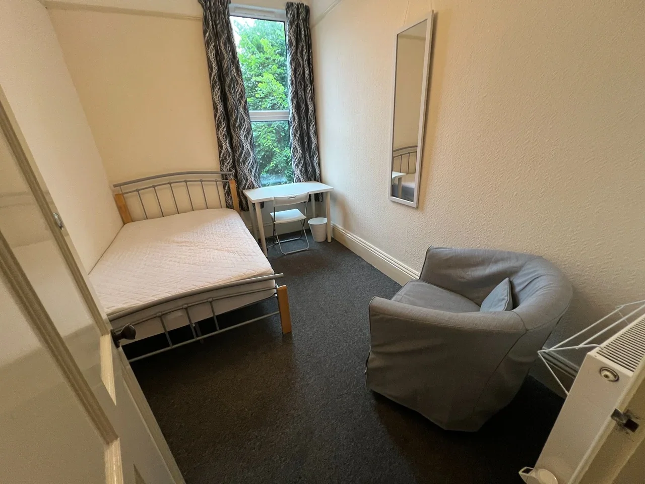 Room Kingsley Road in Plymouth
