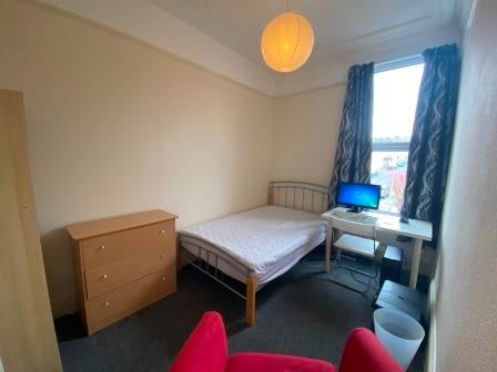 Room Kingsley Road in Plymouth