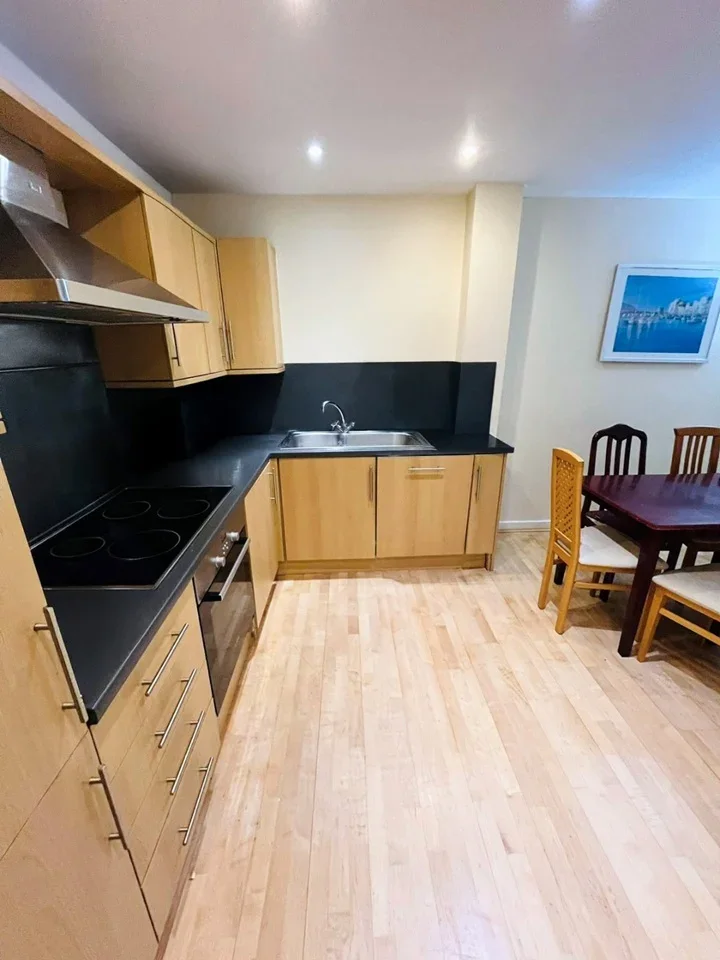 Room Mill Pond Close in Greater London