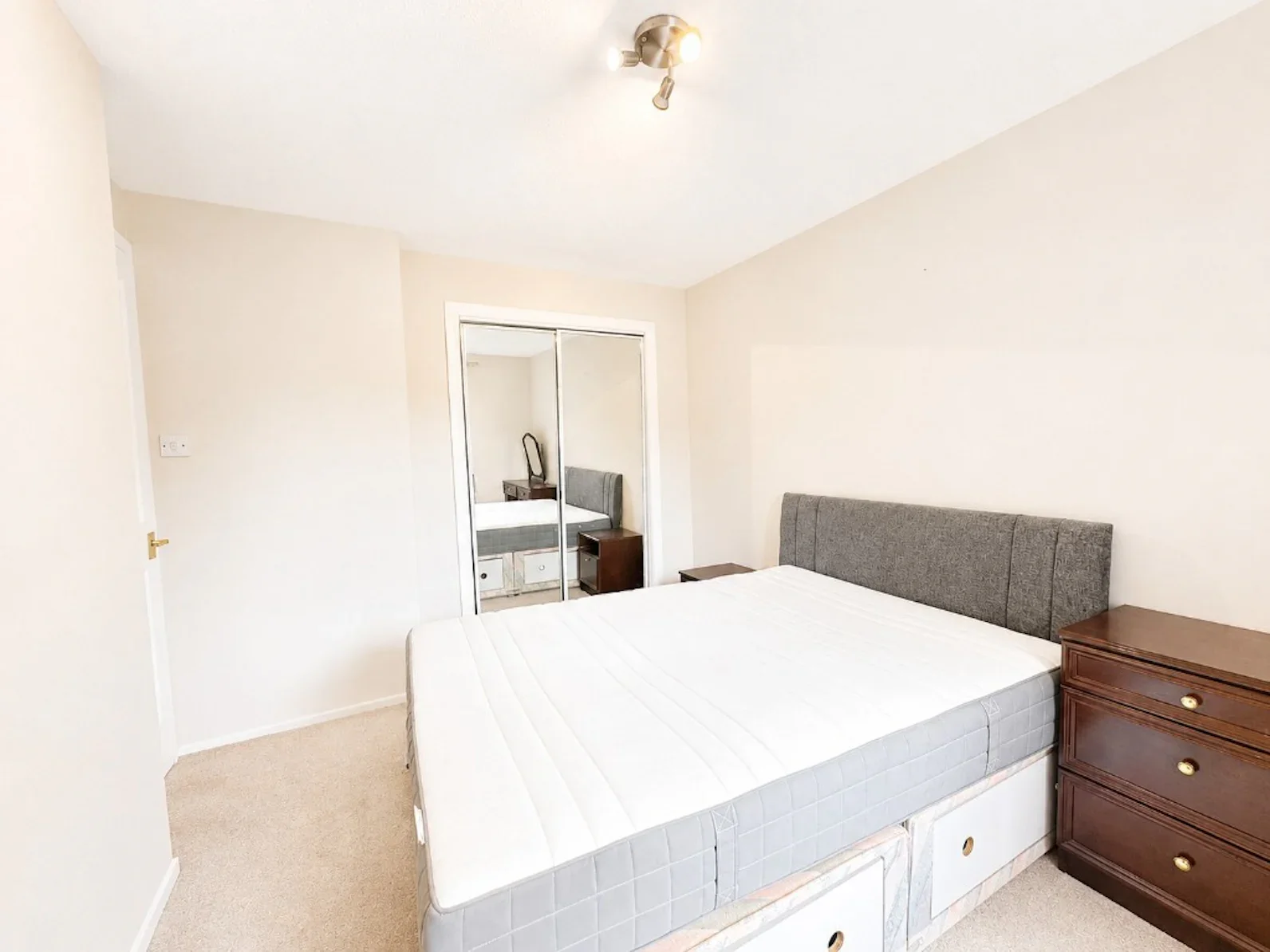 Flat Parkside Terrace in Edinburgh