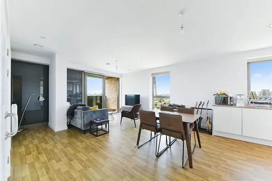 Flat Clifton Gardens in London