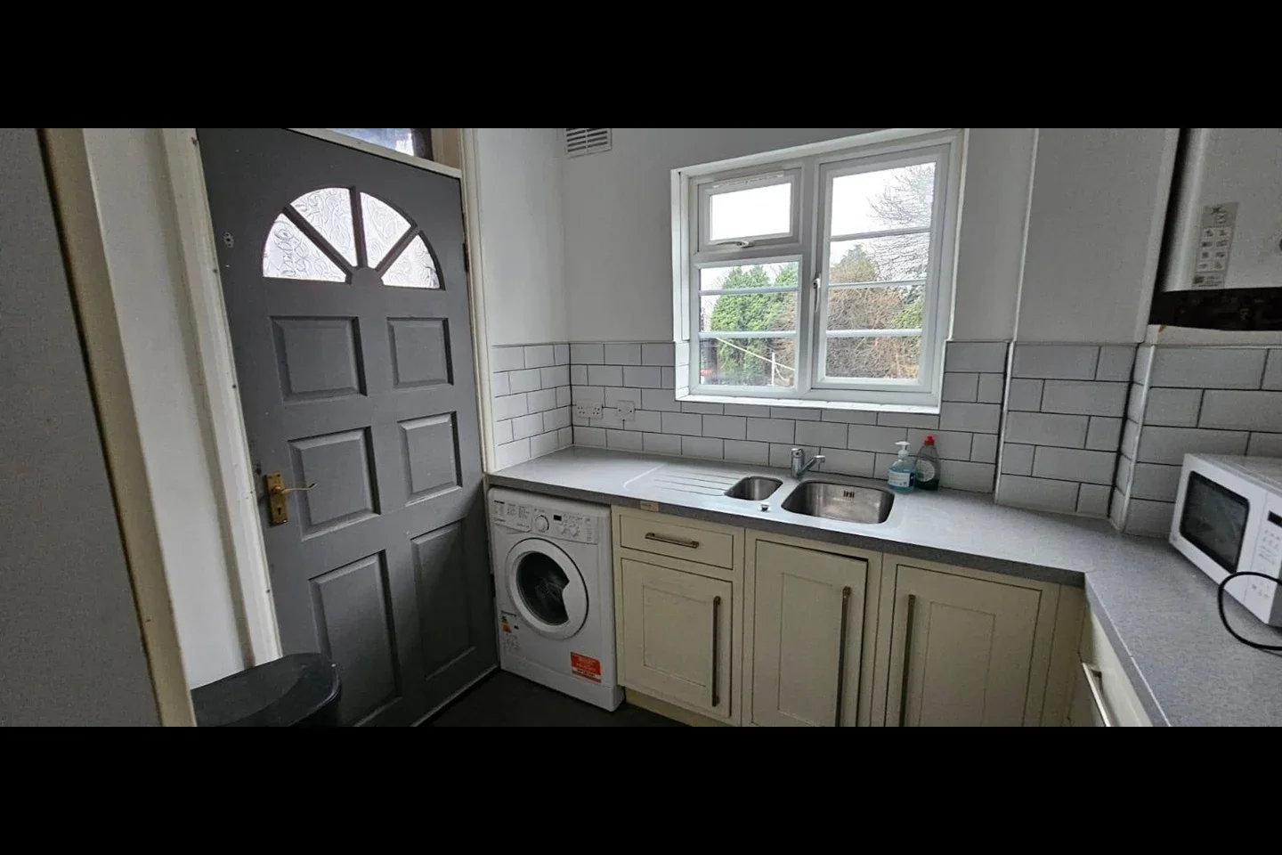 Flat Lampton Road in Greater London