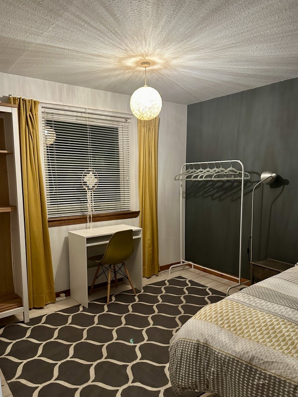 Room Partickhill Road in Glasgow