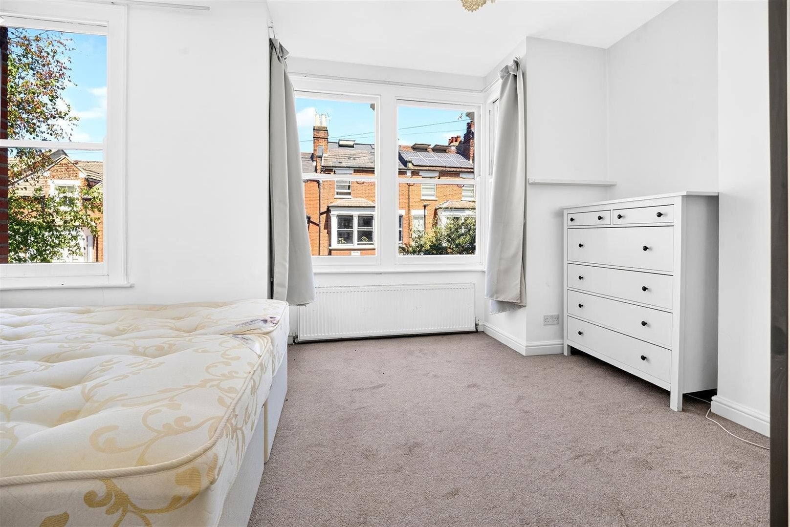 Flat Melgund Road in Greater London