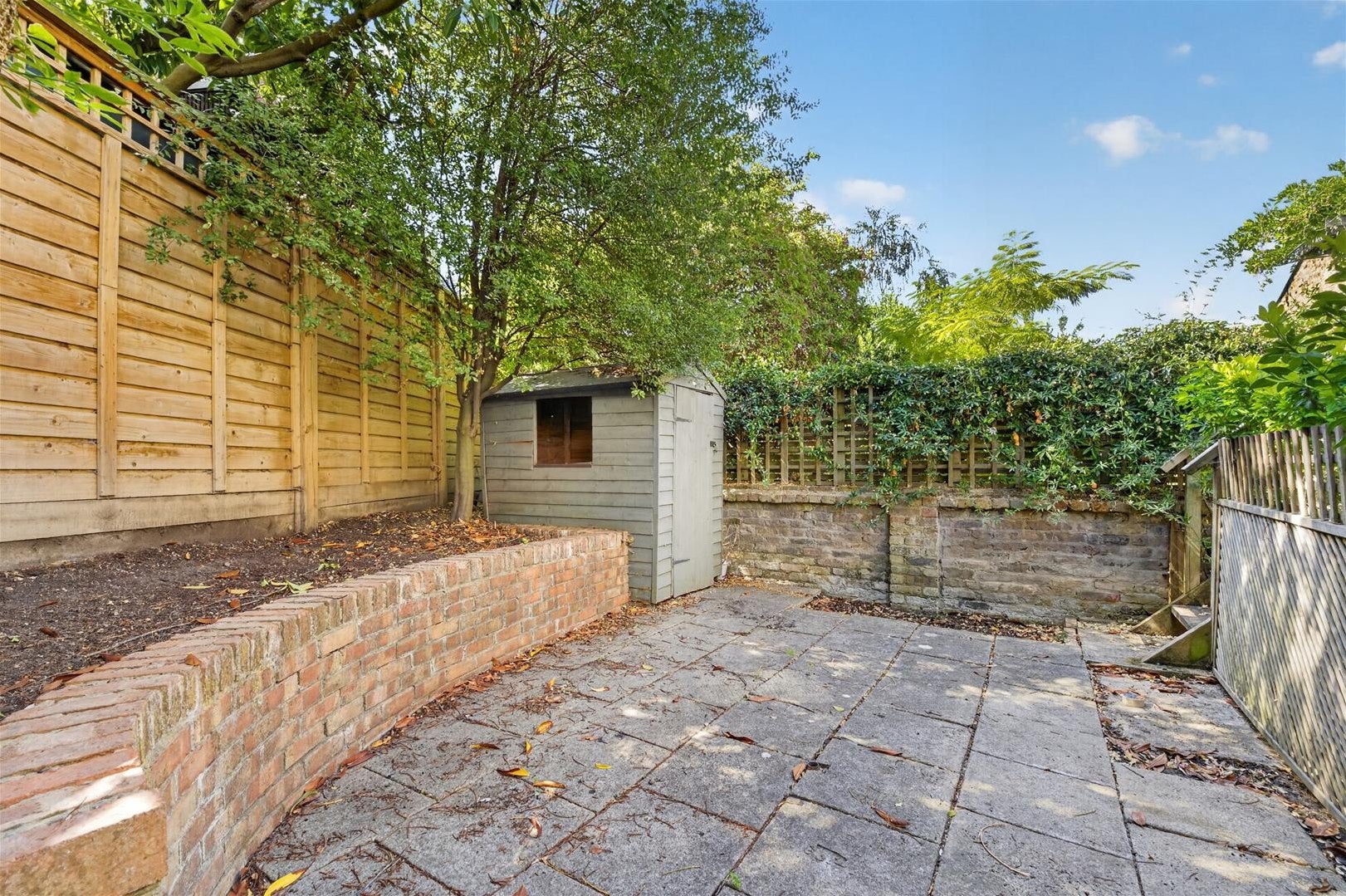 Flat Melgund Road in Greater London