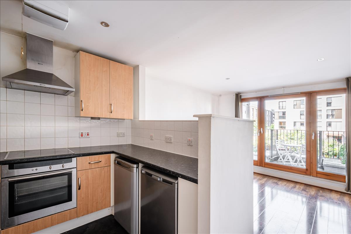 Flat Kingsland Road in Greater London