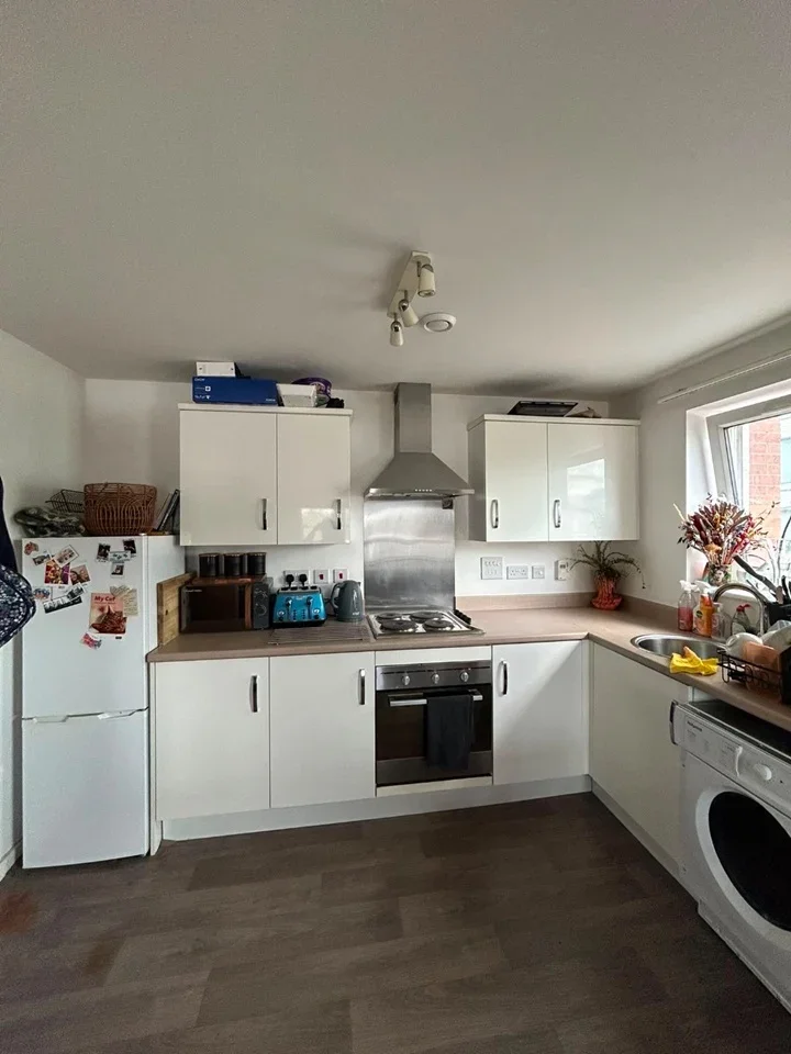 Flat Elmira Way in Salford