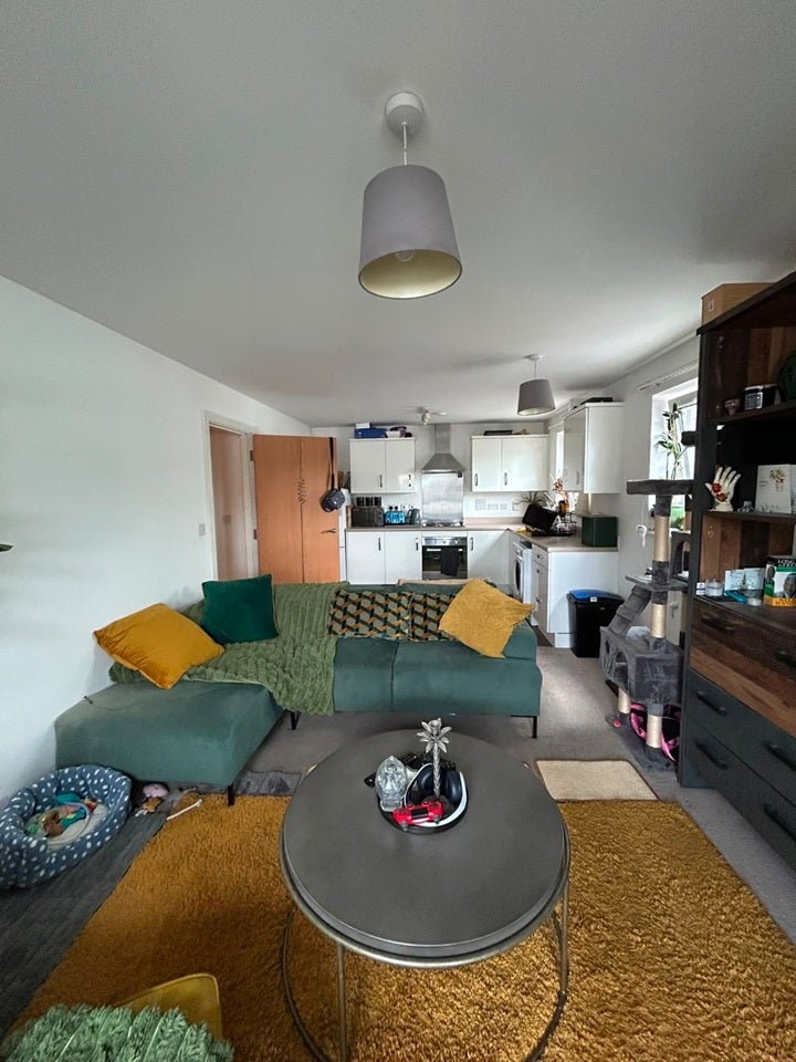 Flat Elmira Way in Salford