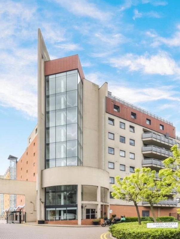 Room Wards Wharf Approach in Greater London