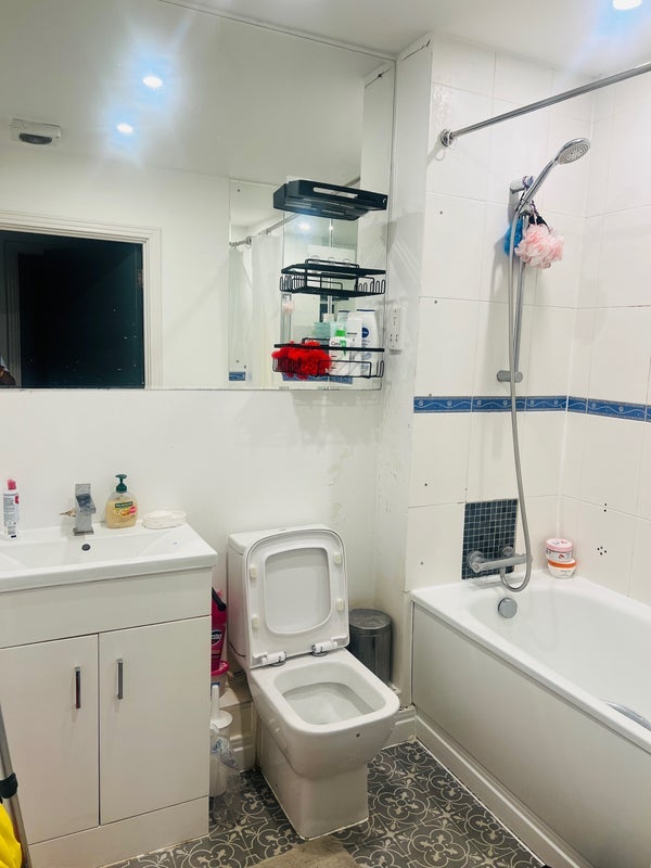 Room Wards Wharf Approach in Greater London