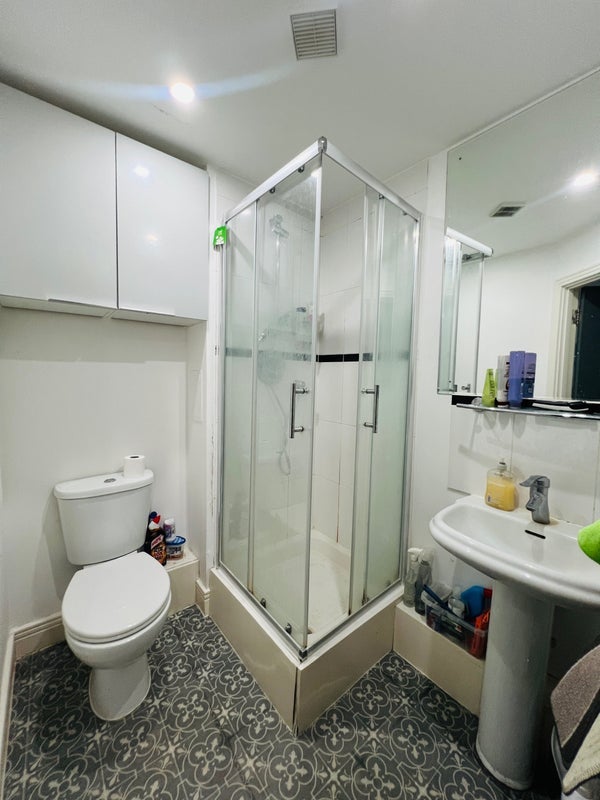 Room Wards Wharf Approach in Greater London