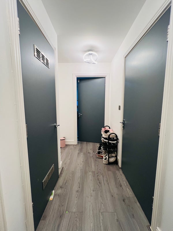 Room Wards Wharf Approach in Greater London