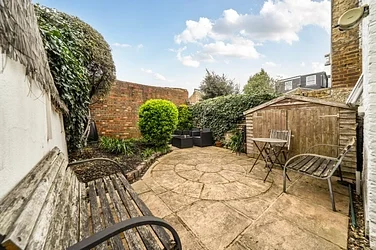 Flat Priory Road in Greater London