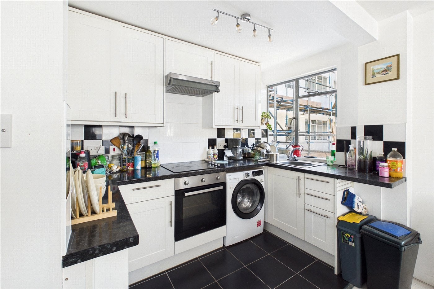 Flat Pullman Court in Greater London