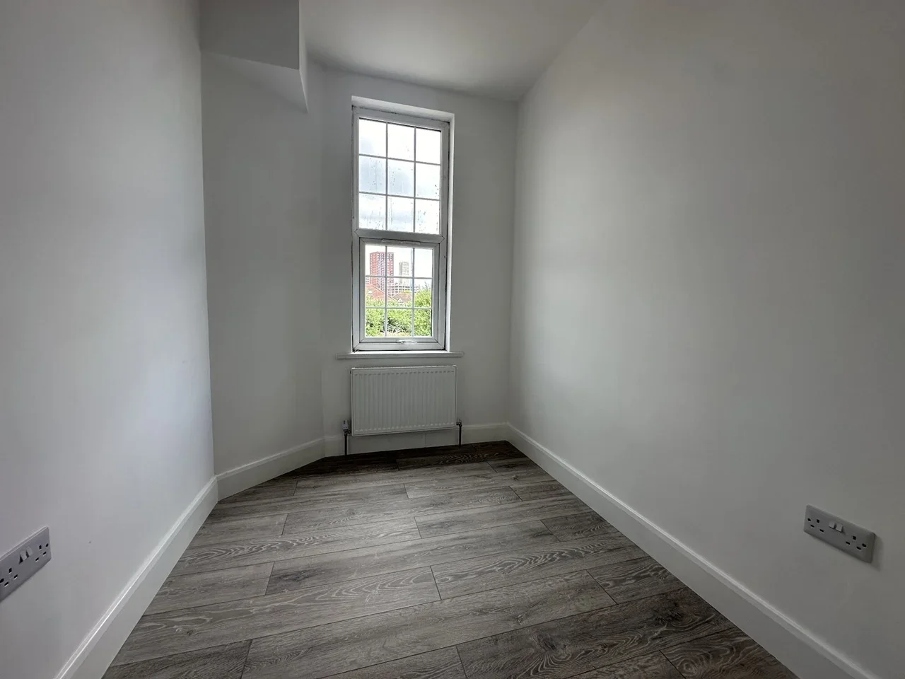 Flat Lewis Road in Greater London