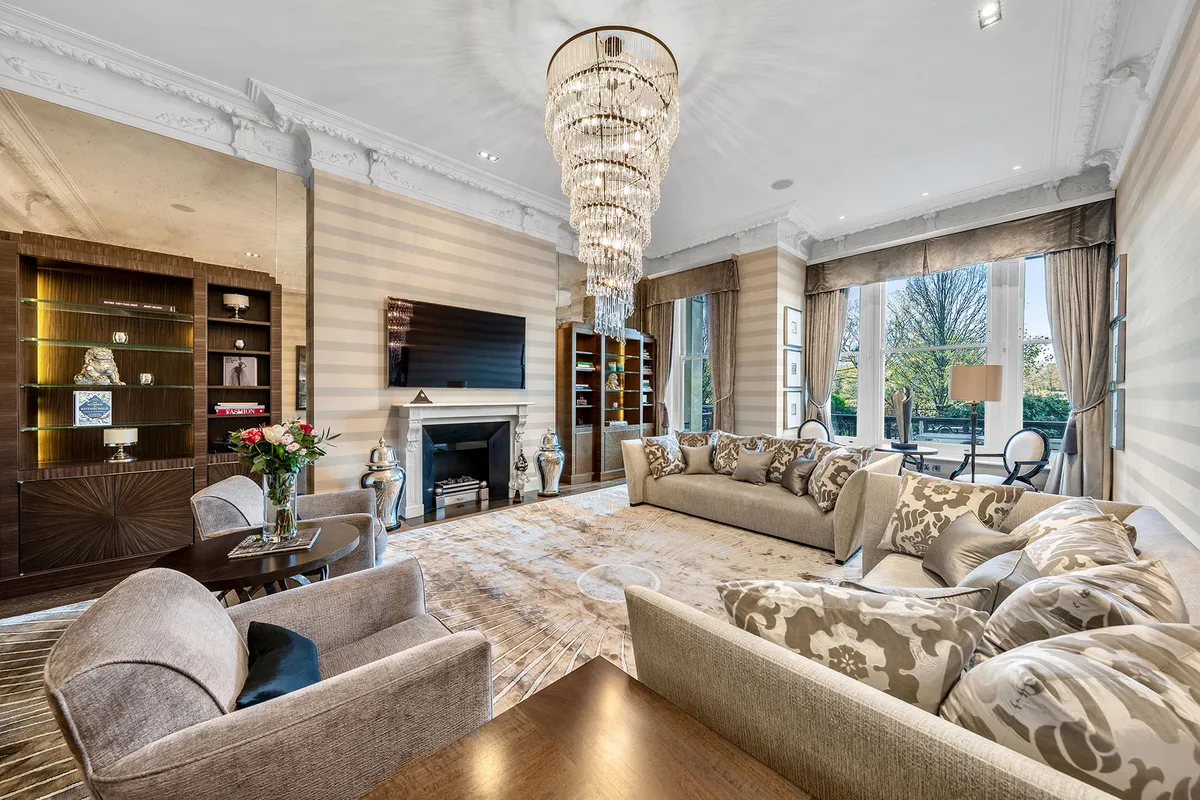 Flat Cambridge Terrace Mews in Greater London