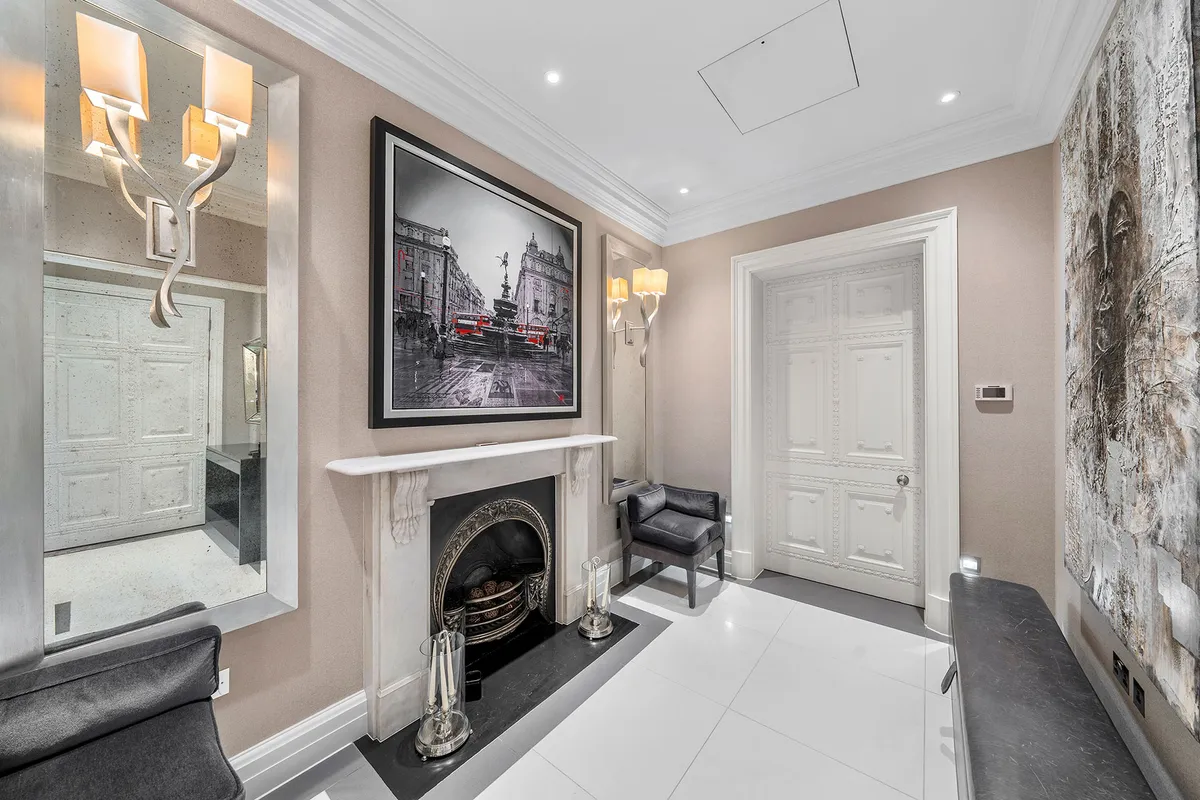 Flat Cambridge Terrace Mews in Greater London