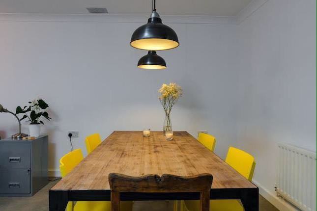 Room Durward Street in Greater London