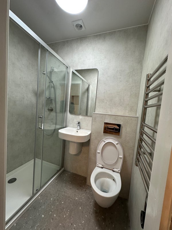 Room Kingsley Avenue in Greater London