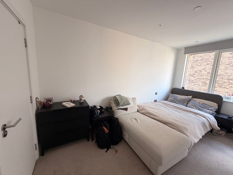Room Surrey Quays Road in Greater London