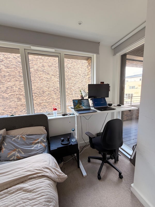 Room Surrey Quays Road in Greater London