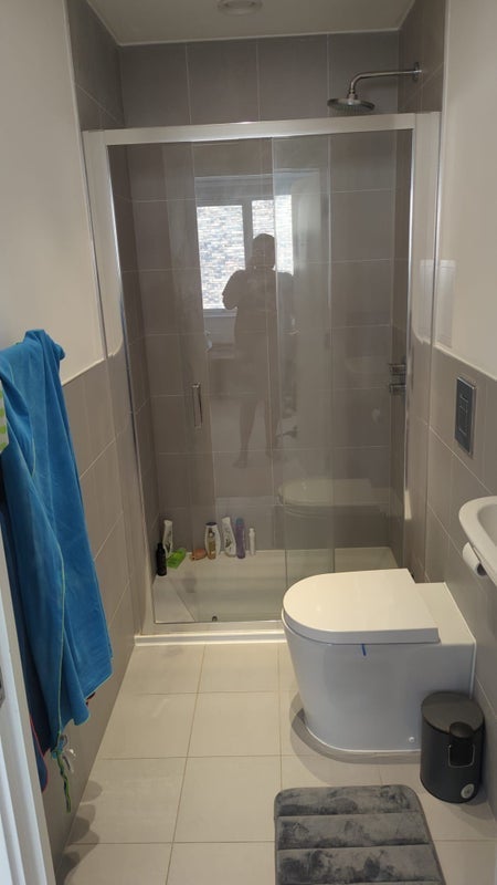 Room Surrey Quays Road in Greater London