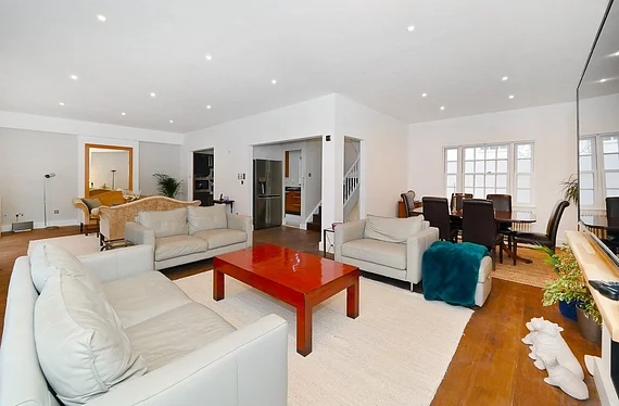 Flat Eaton Mews North in City of Westminster
