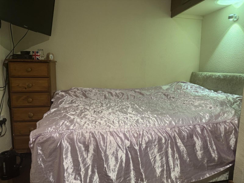 Room De Mandeville Road in Uttlesford
