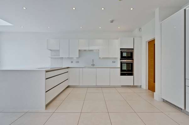 House Sycamore Court in Elmbridge