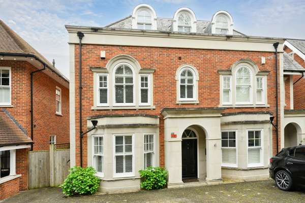 House Sycamore Court in Elmbridge