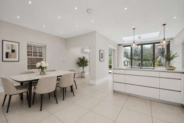 House Sycamore Court in Elmbridge