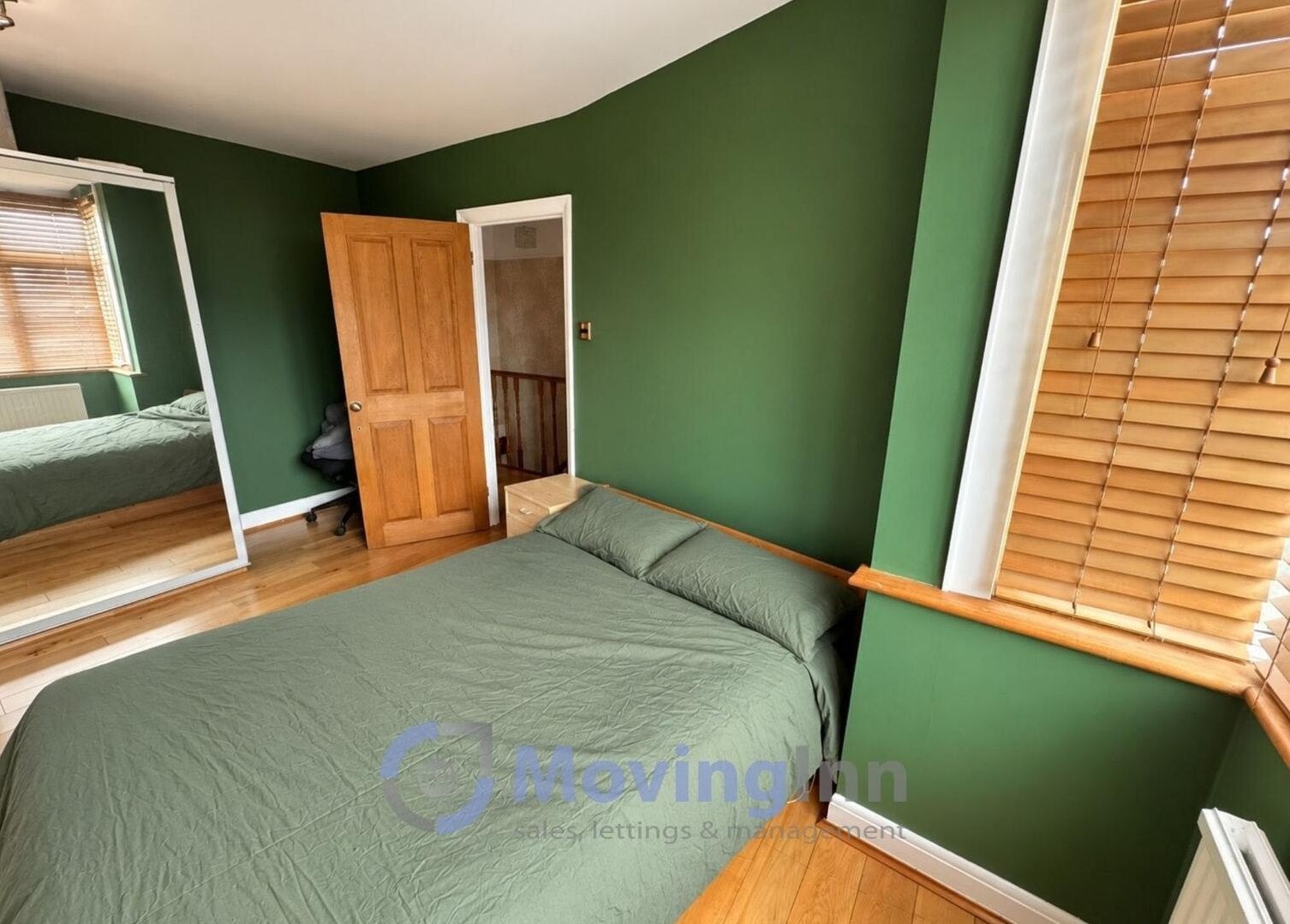 Room Ross Road in Greater London