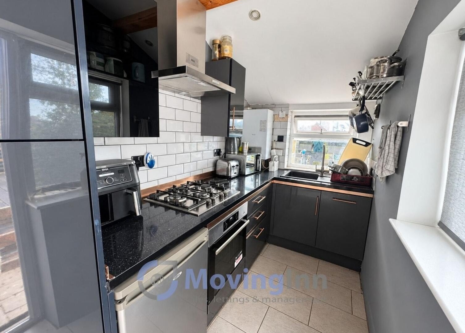 Room Ross Road in Greater London