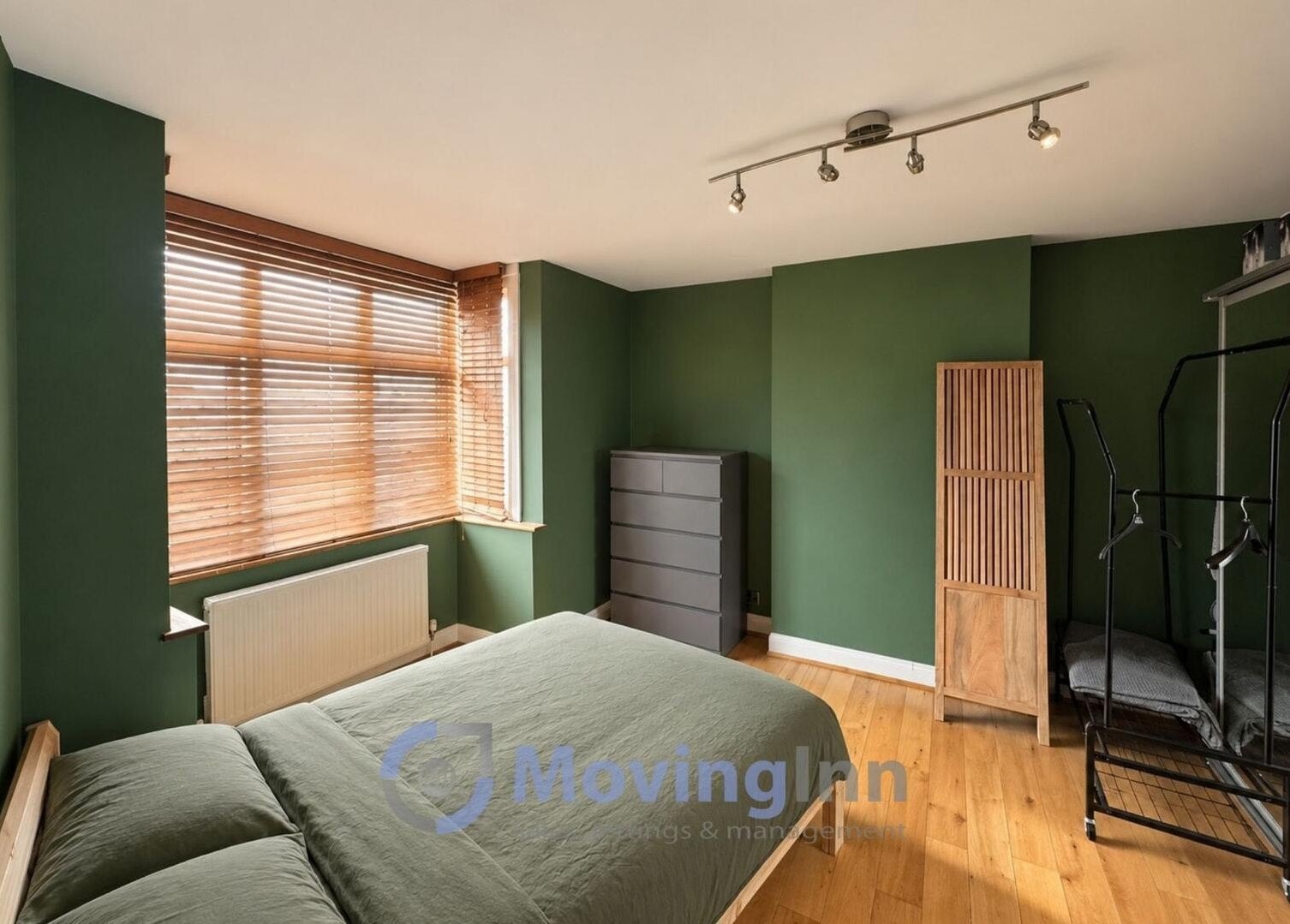 Room Ross Road in Greater London