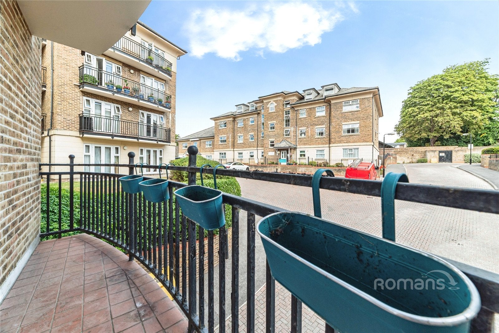 Flat Carmelite Drive in Reading