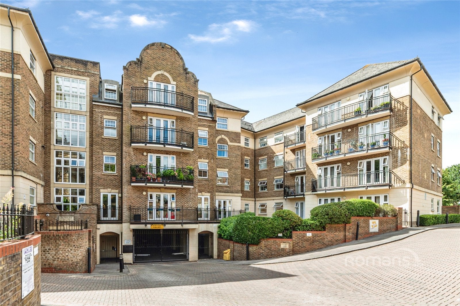 Flat Carmelite Drive in Reading