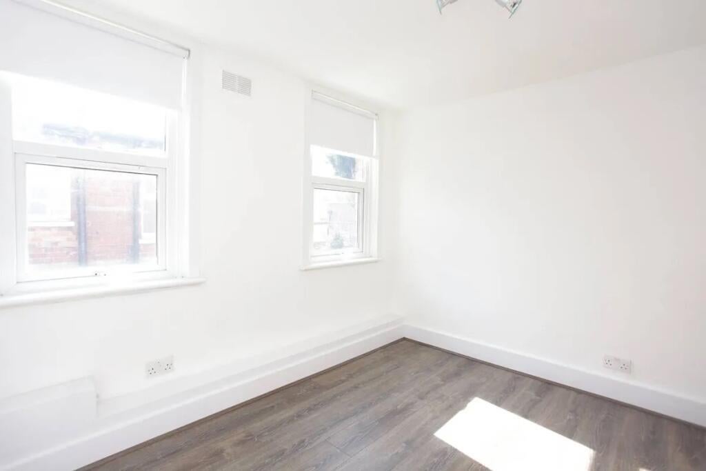 Flat Ravenshurst Avenue in London