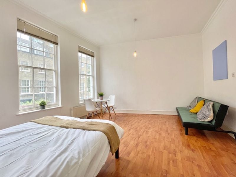 Flat Whitfield Street in Greater London