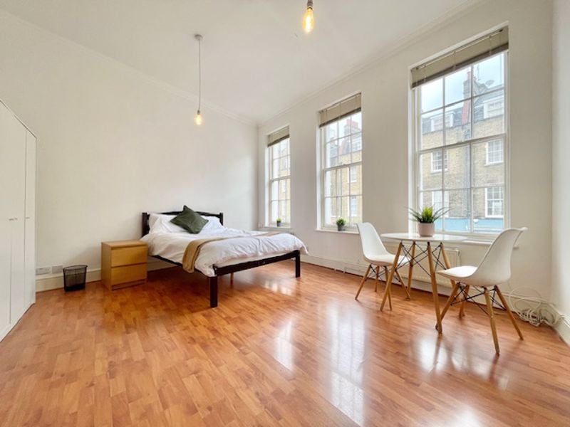 Flat Whitfield Street in Greater London