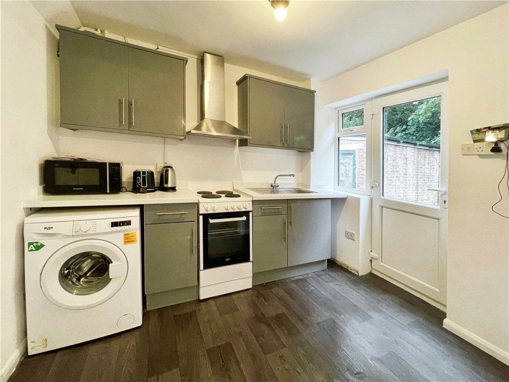 Flat Beechtree Avenue in Borough of Runnymede