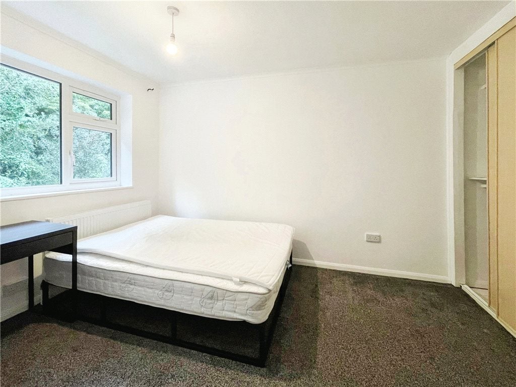 Flat Beechtree Avenue in Borough of Runnymede