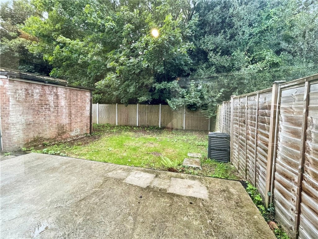 Flat Beechtree Avenue in Borough of Runnymede