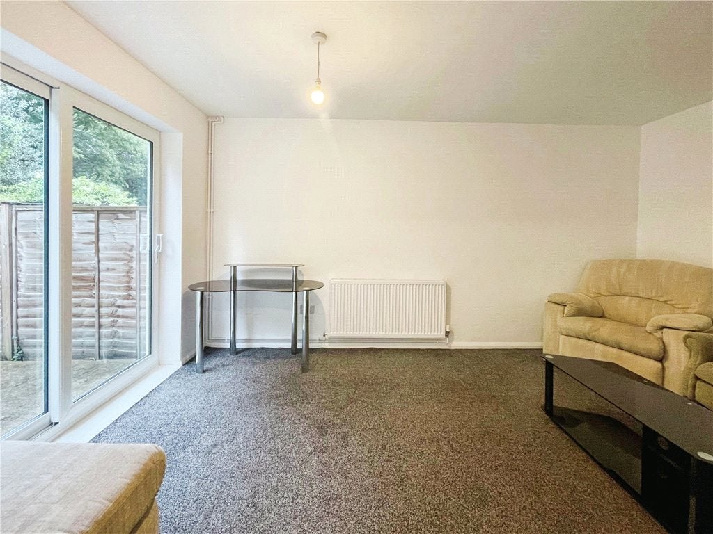 Flat Beechtree Avenue in Borough of Runnymede
