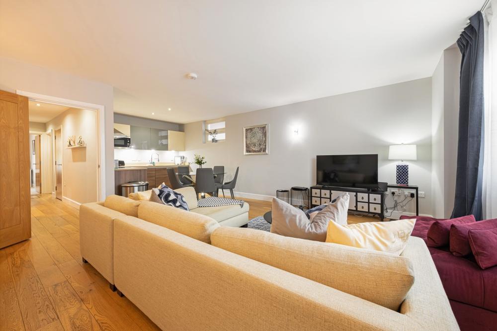 Flat Queen's Terrace in City of Westminster