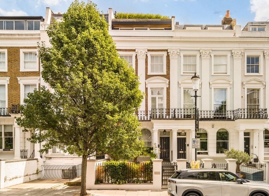 House Ledbury Road in City of Westminster