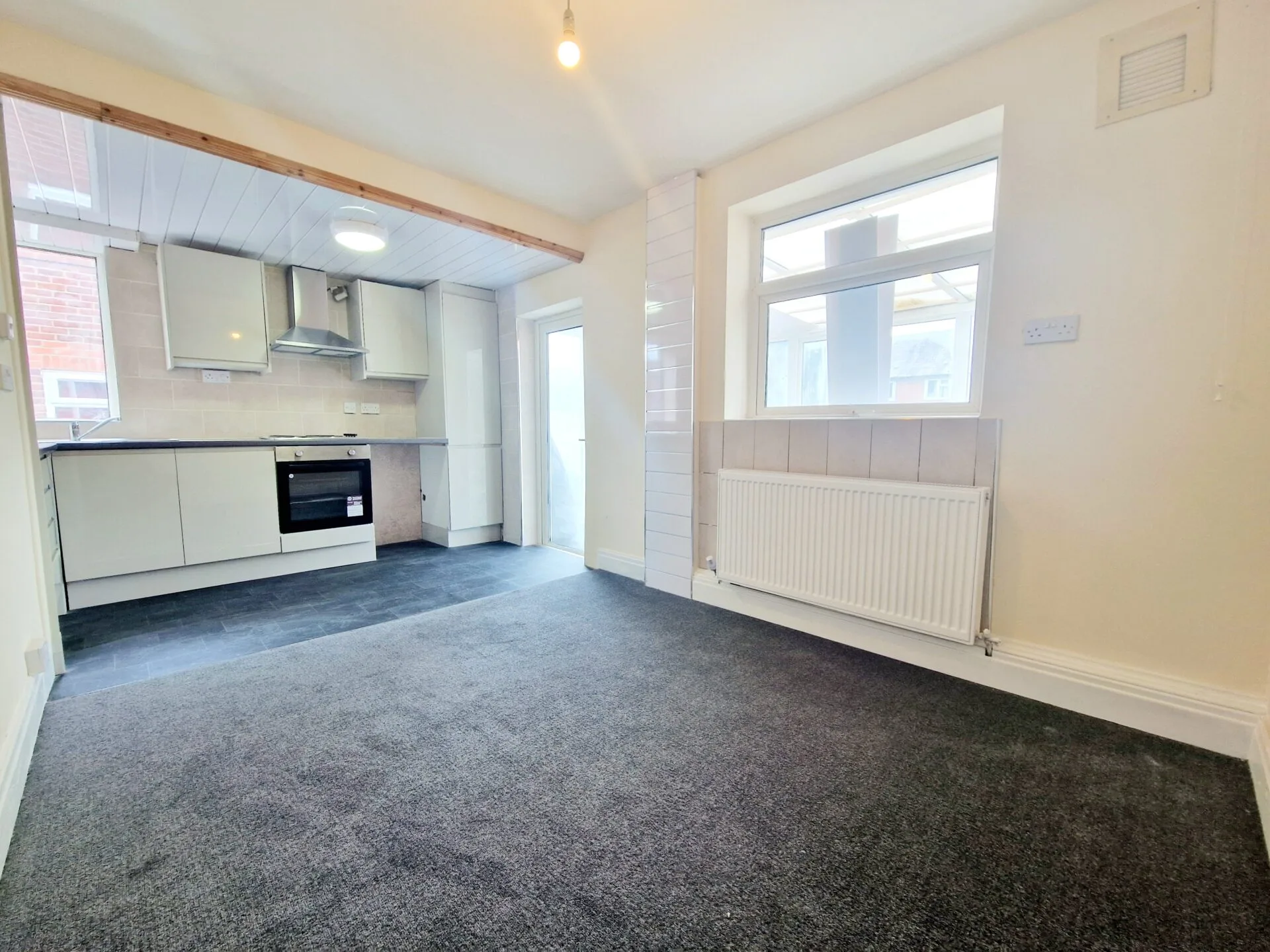 Flat Halliday Road in Manchester