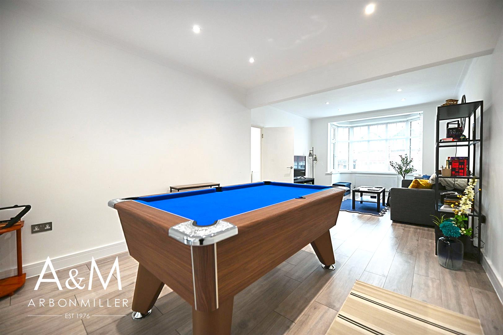 Flat Rivington Avenue in London