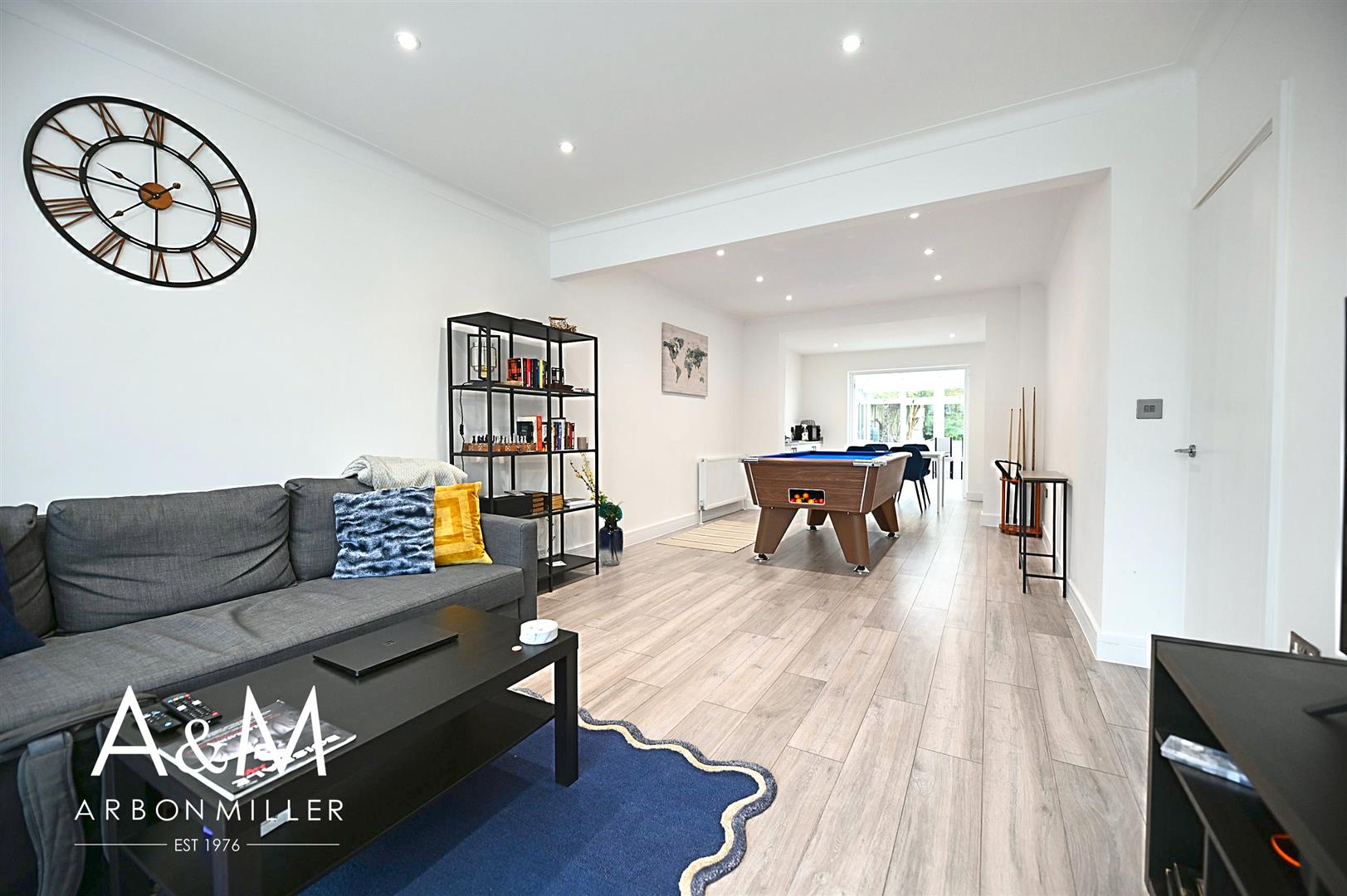 Flat Rivington Avenue in London