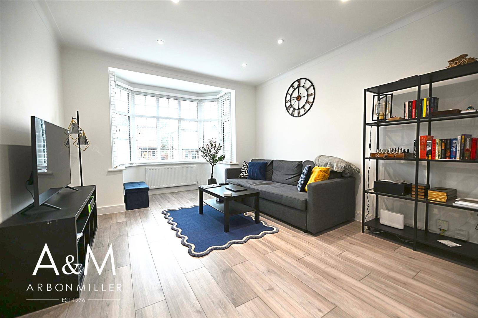 Flat Rivington Avenue in London